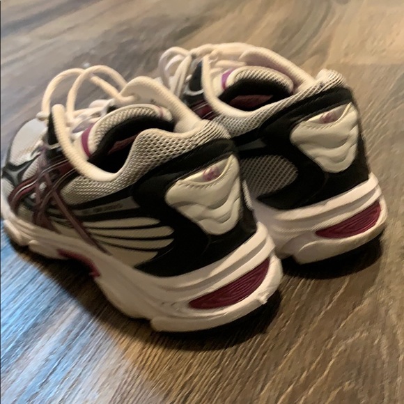 Running ASICS - Picture 3 of 4